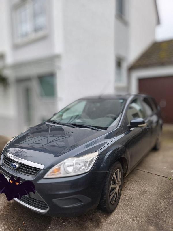 Grau Gebraucht 2010 Ford Focus Style Kombi | 997 € (Superpreis) - Bild 1/4