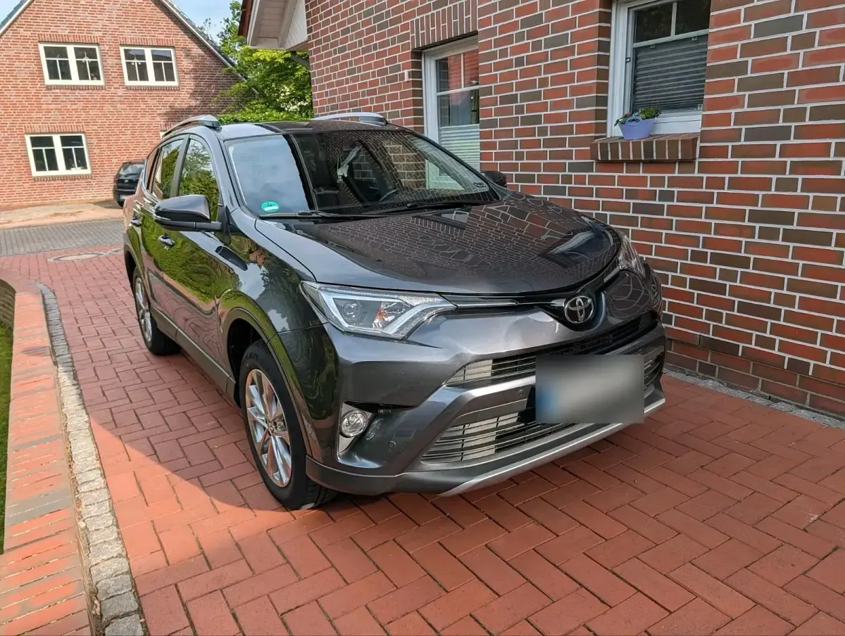 Gebraucht Toyota RAV4 143 PS (105 kW) 2016 Grau SUV