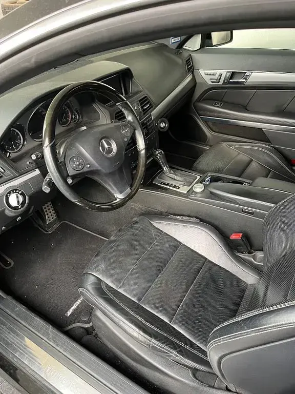 Gebraucht Mercedes E500 Avantgarde 387 PS (284 kW) 2010 Schwarz Coupé