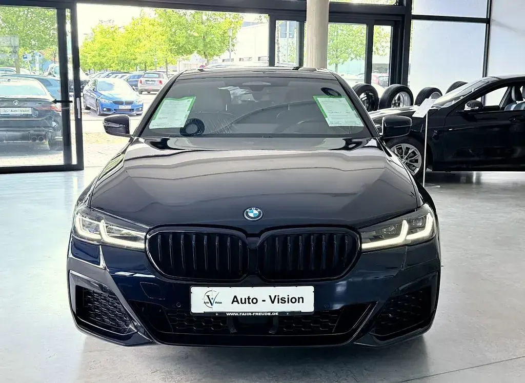 Gebraucht BMW 545e M Sport 394 PS (289 kW) 2023 Schwarz Limousine
