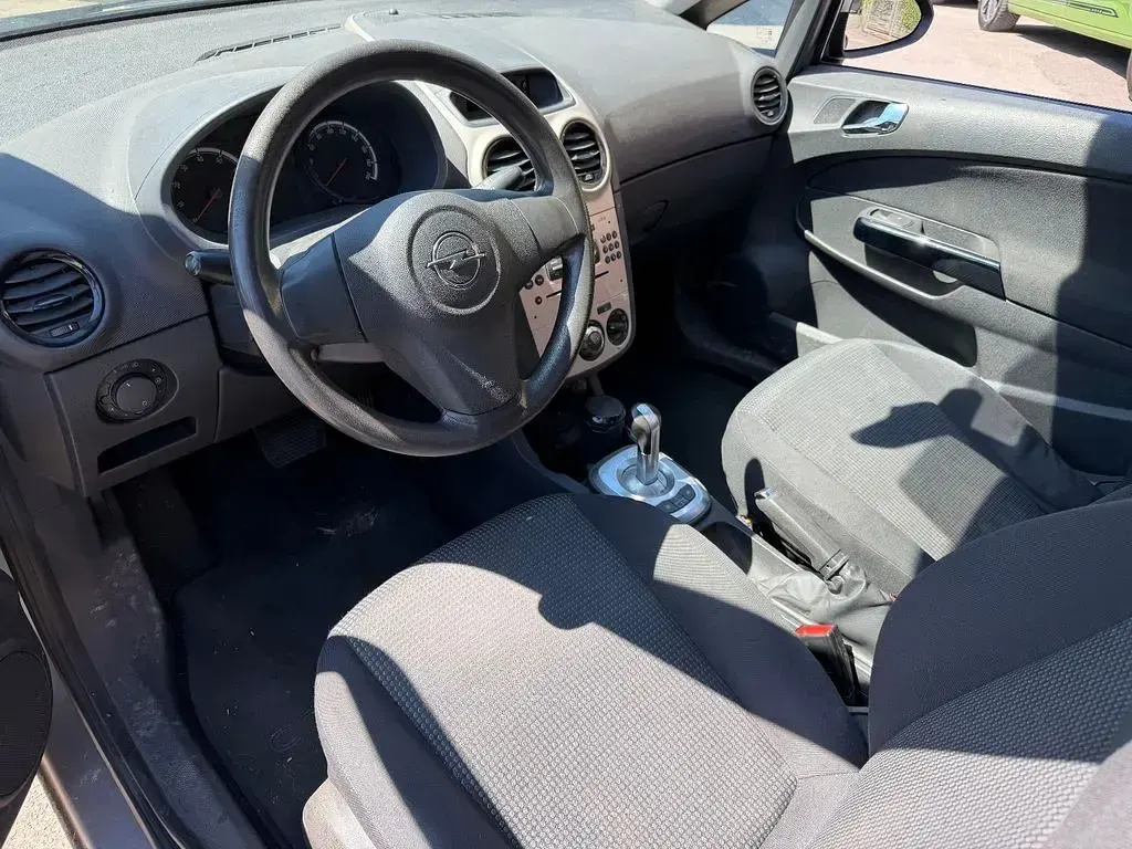 Gebraucht Opel Corsa Basis 80 PS (58 kW) 2007 Silber Kleinwagen