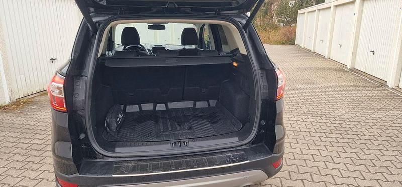 Gebraucht Ford Kuga Titanium 150 PS (110 kW) 2017 Schwarz SUV