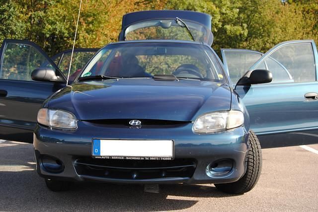 Gebraucht Hyundai Accent 102 PS (75 kW) 1998 Blau metallic Kleinwagen