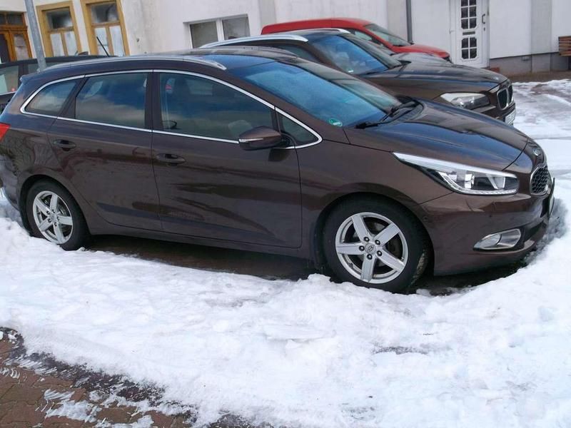Gebraucht Kia Ceed Sportswagon Spirit 135 PS (99 kW) 2012 Matrixbraun Kombi