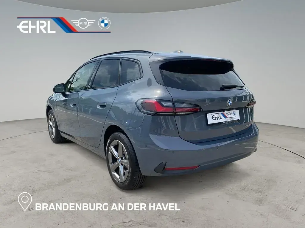 Neu BMW 218 Performance 136 PS (100 kW) 2026 Grau Van / Kleinbus