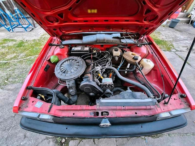 Second-hand VW Passat 72 CP (52 kW) 1987 Roșu Hatchback