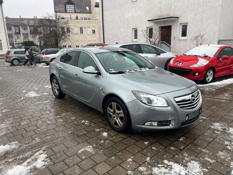Gebraucht Opel Insignia Design Edition 131 PS (96 kW) 2011 Silber Limousine