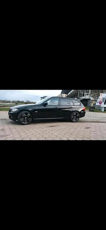Gebraucht BMW 316 116 PS (85 kW) 2011 Schwarz Kombi