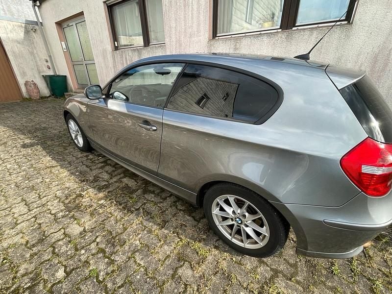 Gebraucht BMW 116 116 PS (85 kW) 2009 Grau Kleinwagen
