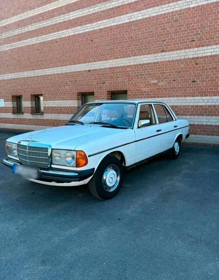 Gebraucht Mercedes 200 109 PS (80 kW) 1982 Weiß Limousine