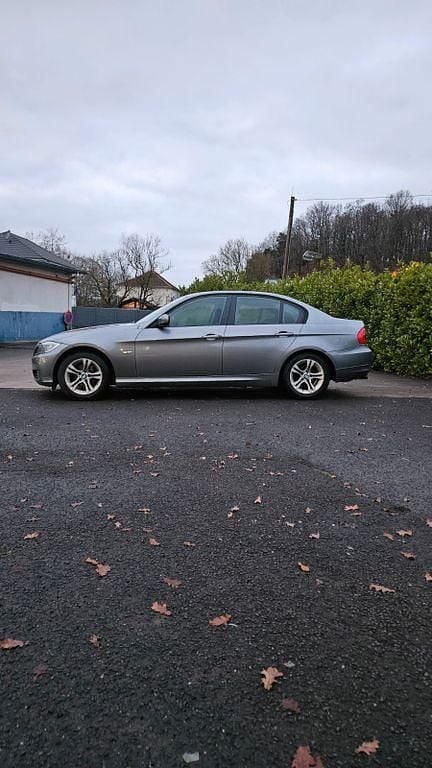 Gebraucht BMW 318 143 PS (105 kW) 2010 Grau Limousine
