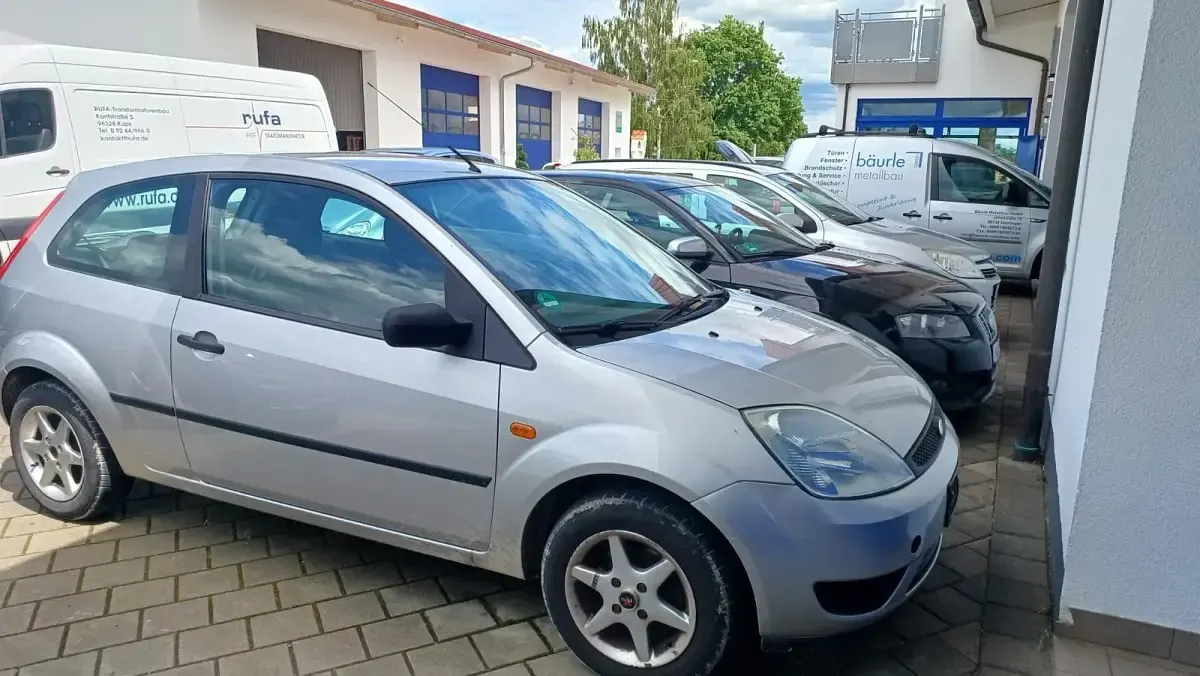 Gebraucht Ford Fiesta 59 PS (43 kW) 2005 Grau Kleinwagen