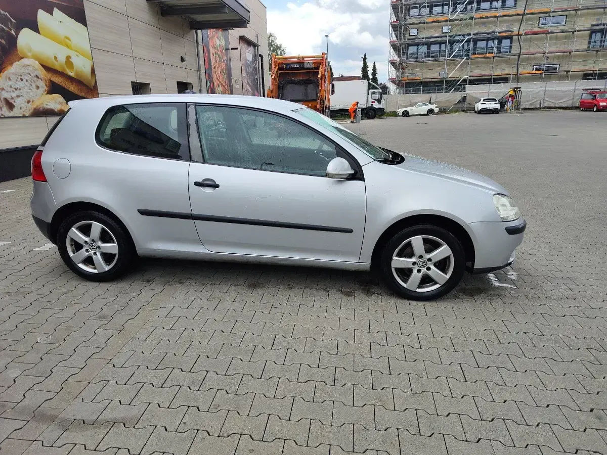Używany VW Golf V 102 KM (75 kW) 2005 Srebrny Hatchback