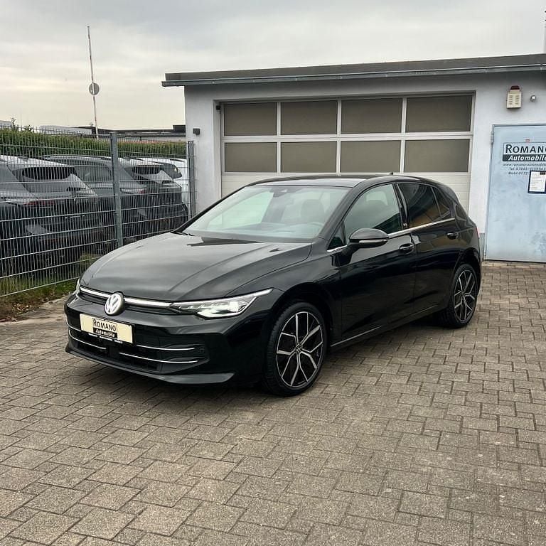 Schwarz Gebraucht 2025 VW Golf Edition Limousine | 33.480 € - Bild 1/4