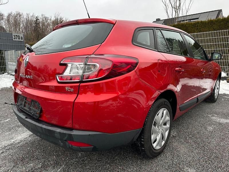 Gebraucht Renault Mégane III Authentique 116 PS (85 kW) 2016 Rot Limousine