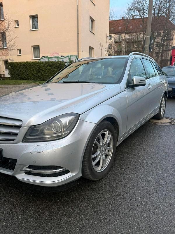 Gebraucht Mercedes C220 173 PS (127 kW) 2012 Grau Kombi