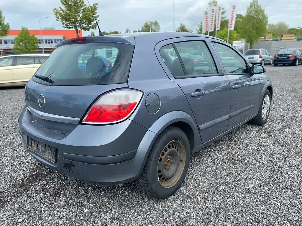Usata Opel Astra 90 CV (66 kW) 2004 Grigio Berlina