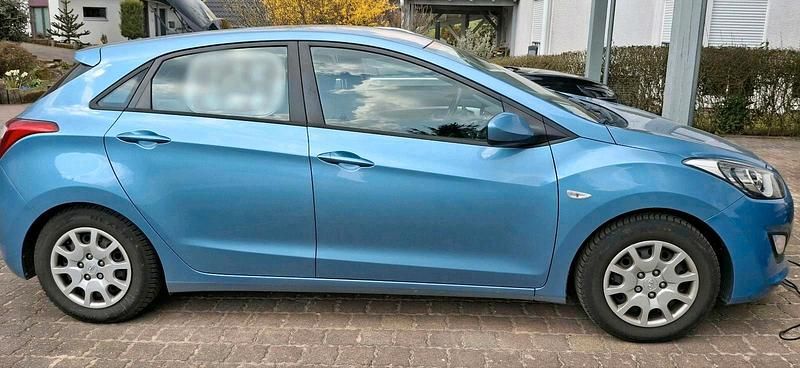 Gebraucht Hyundai i30 Advantage 99 PS (72 kW) 2014 Blau Limousine