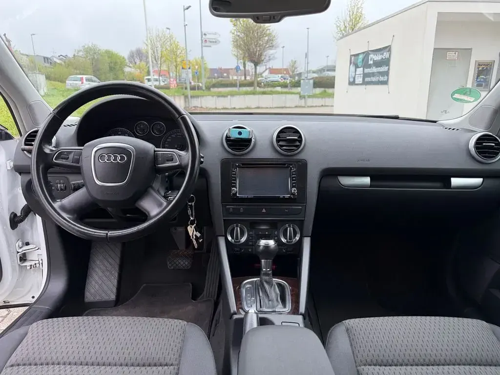 Gebraucht Audi A3 Ambiente 125 PS (91 kW) 2011 Weiß Kleinwagen