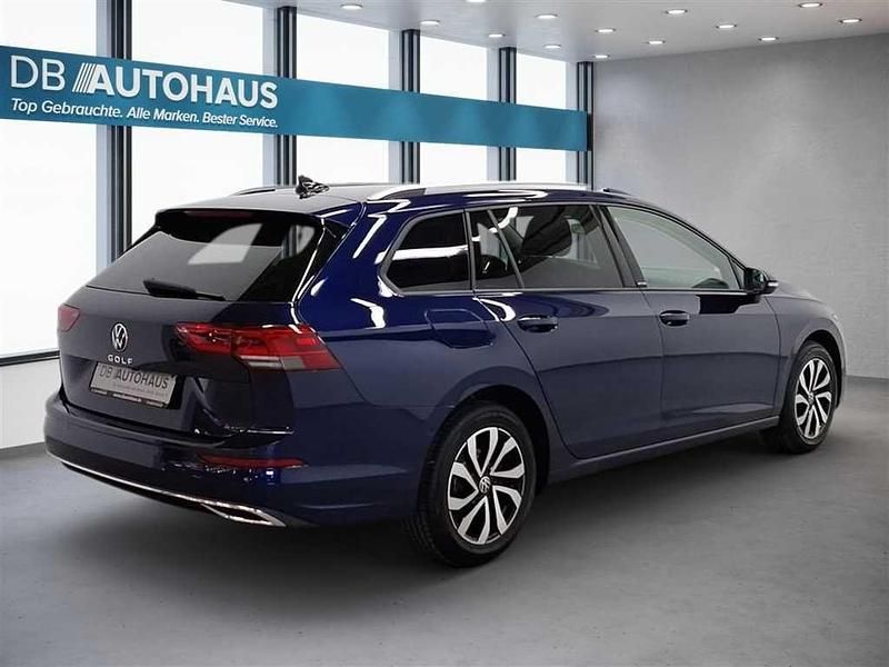 Gebraucht VW Golf VIII Active 150 PS (110 kW) 2023 Blau Kombi