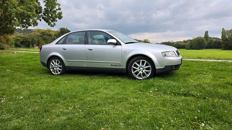 Silber Gebraucht 2001 Audi A4 Limousine | 2.550 € (Etwas zu teuer) - Bild 1/4