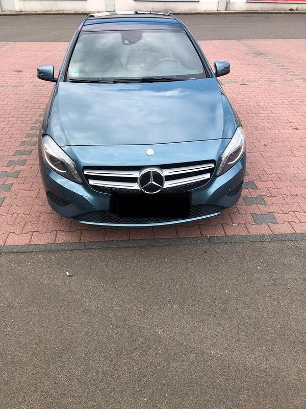 Blau Gebraucht 2013 Mercedes A200 Limousine | 11.500 € (Guter Preis) - Bild 1/4