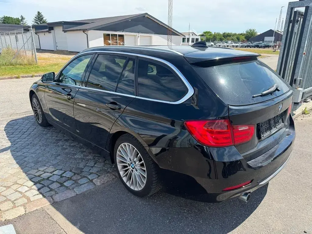Gebraucht BMW 320 Sport Line 184 PS (135 kW) 2013 Schwarz Kombi