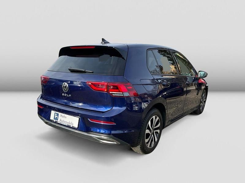 Gebraucht VW Golf VIII Active 150 PS (110 kW) 2023 Atlantic blue metallic Limousine