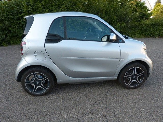 Grau Gebraucht 2021 Smart ForTwo Electric Drive Kleinwagen | 11.190 € (Fairer Preis) - Bild 1/4