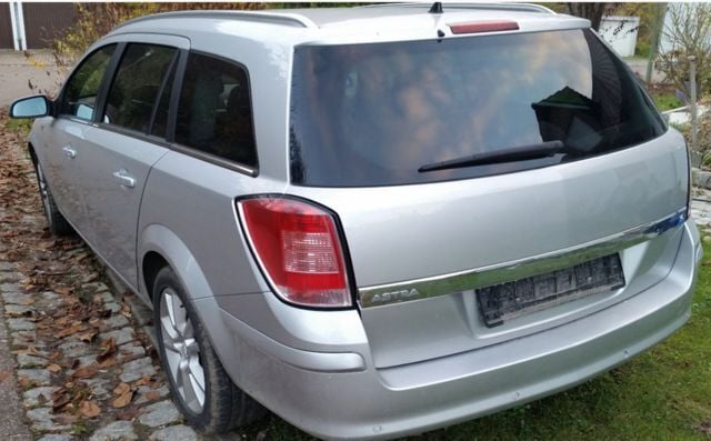 Gebraucht Opel Astra 141 PS (103 kW) 2009 Silber metallic Kombi
