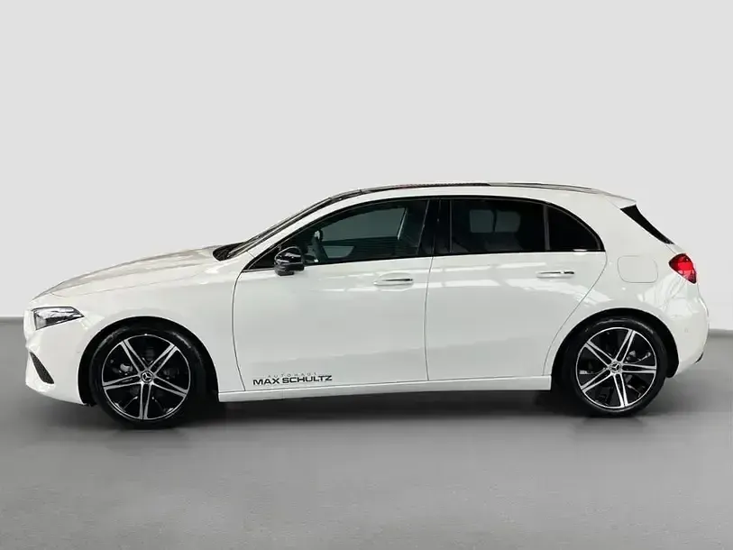 Gebraucht Mercedes A180 Night 136 PS (100 kW) 2026 Unilack polarweiß Limousine