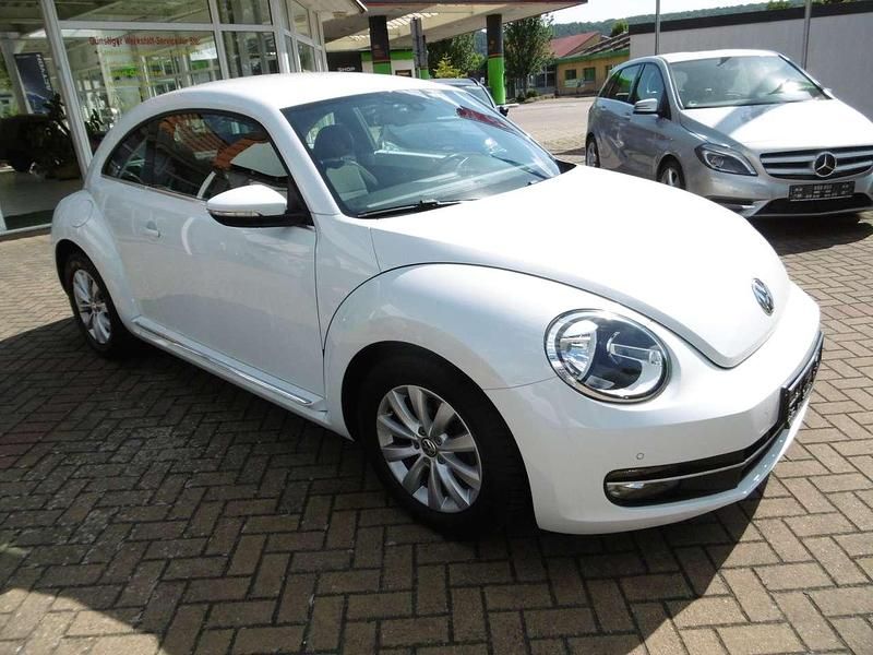 Gebraucht VW Beetle Design 105 PS (77 kW) 2014 Oryxweiss Kleinwagen