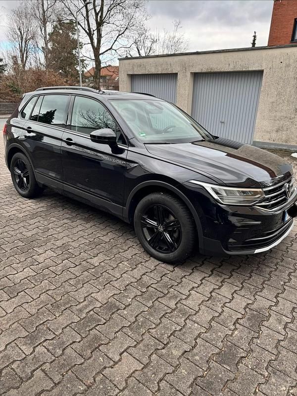 Gebraucht VW Tiguan Sport 150 PS (110 kW) 2023 Schwarz SUV