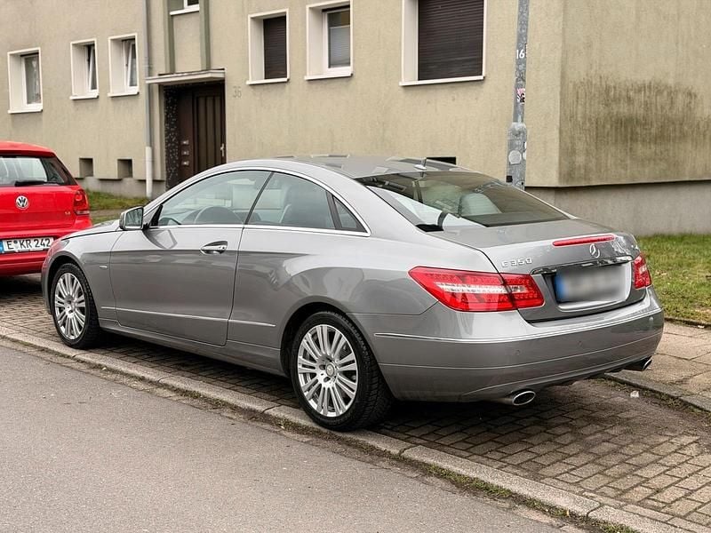 Gebraucht Mercedes E350 231 PS (169 kW) 2010 Grau Coupé