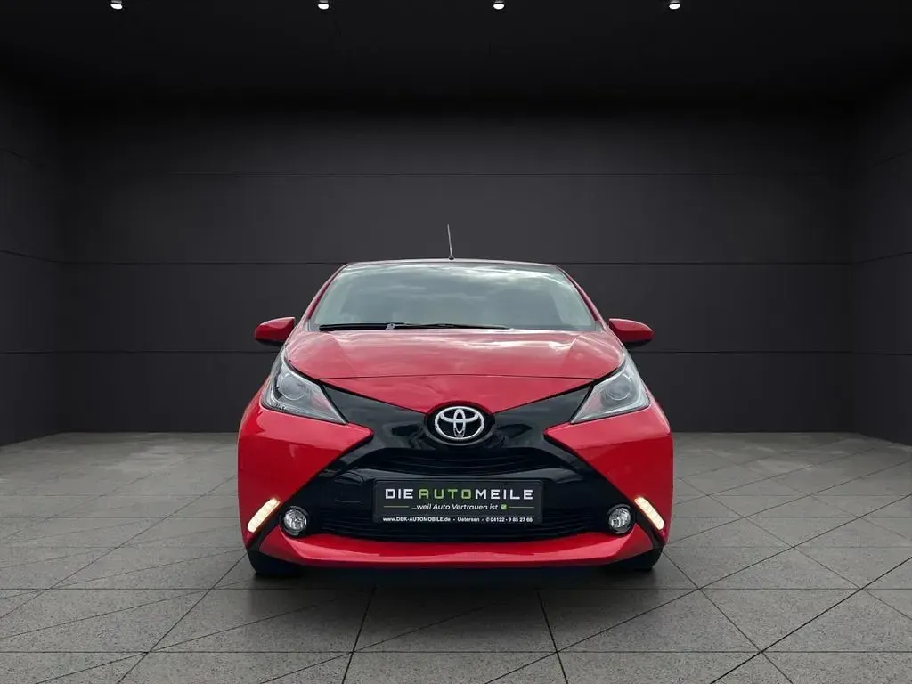 Gebraucht Toyota Aygo X-play 69 PS (50 kW) 2017 Rot Kleinwagen