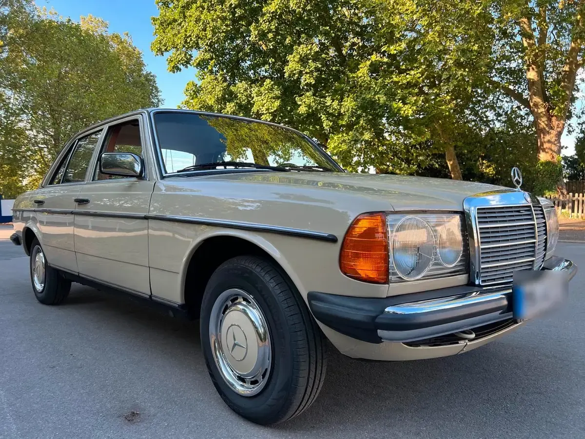 Gebraucht Mercedes 200 60 PS (44 kW) 1981 Beige Limousine