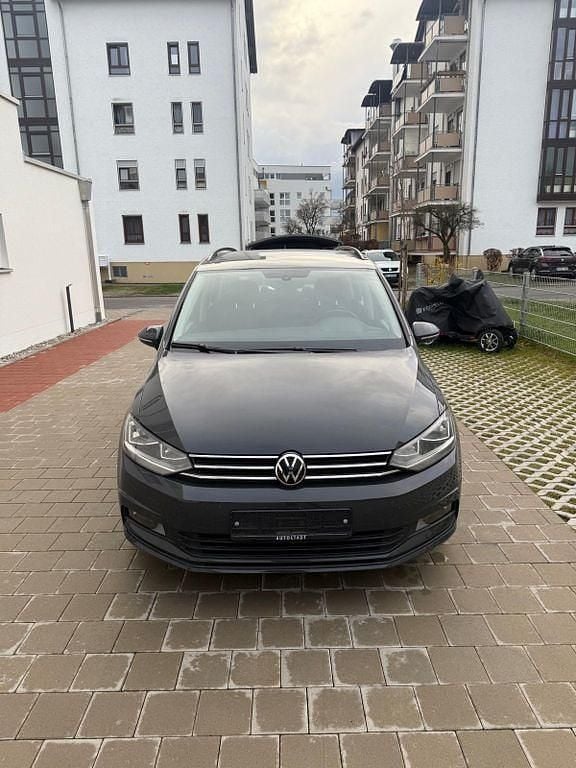 Grau Gebraucht 2020 VW Touran Highline Van / Kleinbus | 23.990 € (Superpreis) - Bild 1/4
