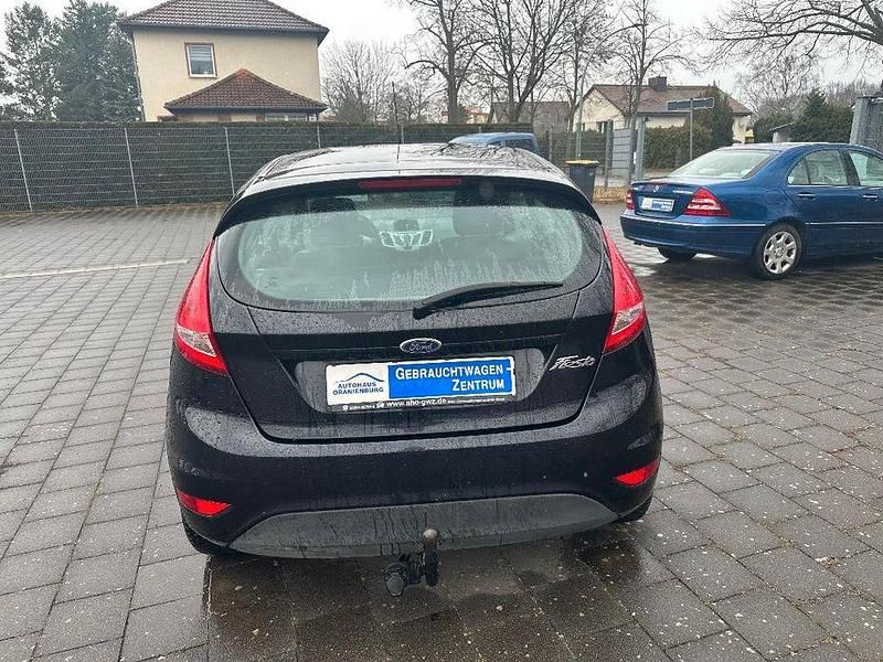 Gebraucht Ford Fiesta Trend 60 PS (44 kW) 2011 Pantherschwarz metallic Kleinwagen