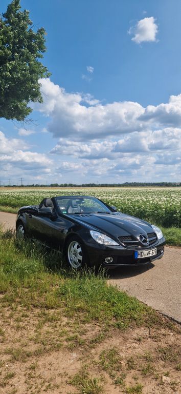 Schwarz Gebraucht 2009 Mercedes SLK200 Cabrio | 13.990 € (Fairer Preis) - Bild 1/4