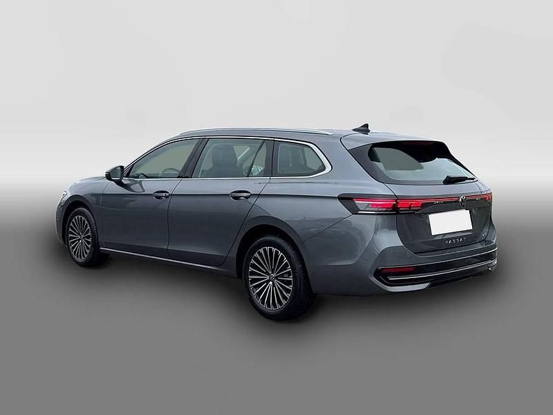 Usata VW Passat Elegance 150 CV (110 kW) 2025 Grigio Station wagon