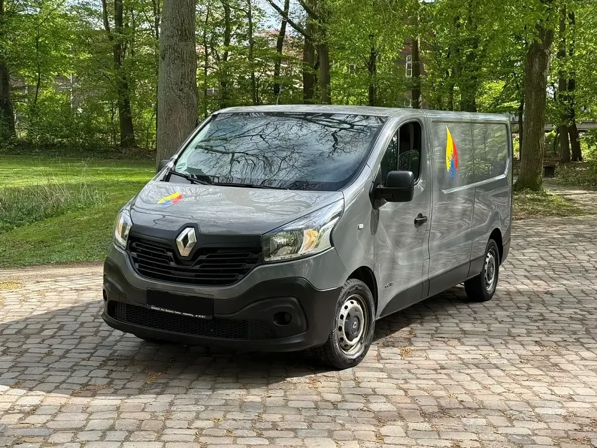 Second-hand Renault Trafic 116 CP (85 kW) 2015 Gri Monovolum
