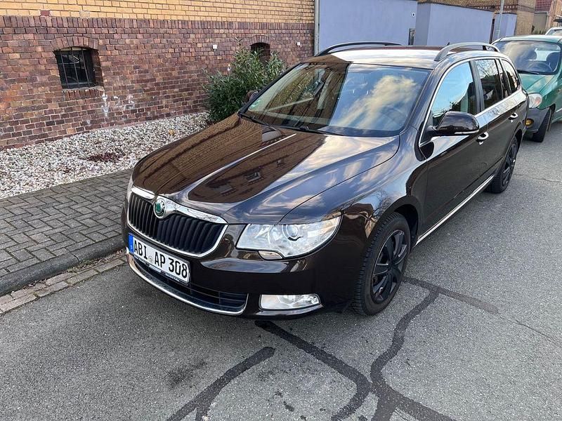 Gebraucht Skoda Superb Ambition 160 PS (117 kW) 2012 Braun Kombi