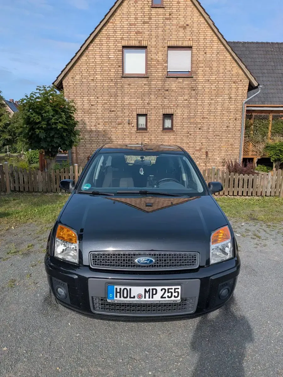 Gebraucht Ford Fusion 80 PS (58 kW) 2010 Schwarz Kleinwagen