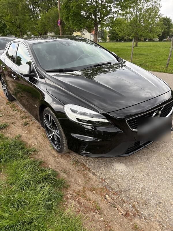 Schwarz Gebraucht 2017 Volvo V40 R-Design Kombi | 19.990 € (Fairer Preis) - Bild 1/4