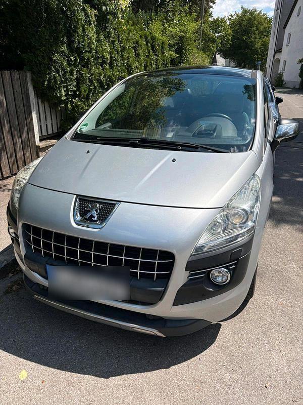 Silber Gebraucht 2011 Peugeot 3008 SUV | 6.200 € - Bild 1/4