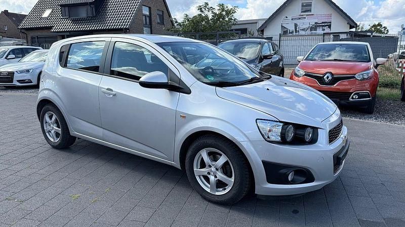 Silber Gebraucht 2012 Chevrolet Aveo LT Kleinwagen | 3.900 € (Guter Preis) - Bild 1/4