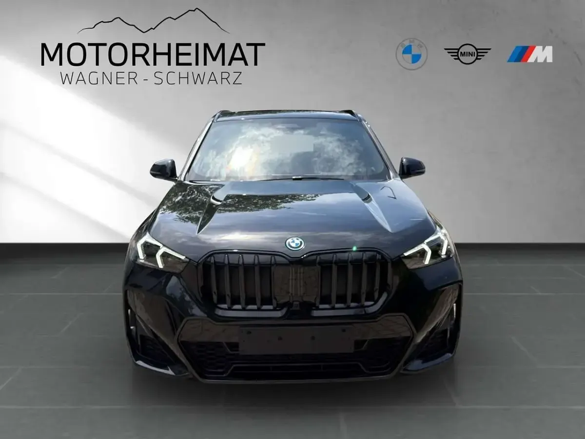 Neu BMW X1 M Sport 326 PS (239 kW) 2026 Black sapphire SUV
