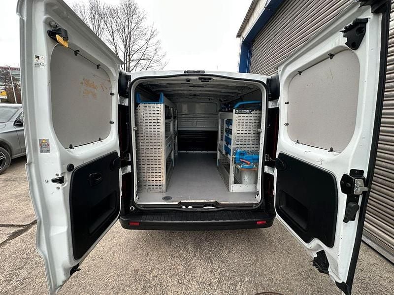 Gebraucht Opel Vivaro 121 PS (88 kW) 2019 Weiß Van / Kleinbus