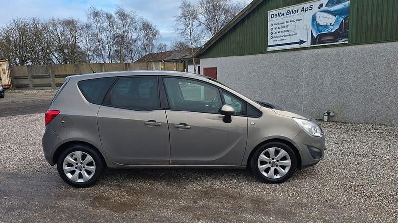 Gebraucht Opel Meriva Design Edition 95 PS (69 kW) 2011 Braun Van / Kleinbus
