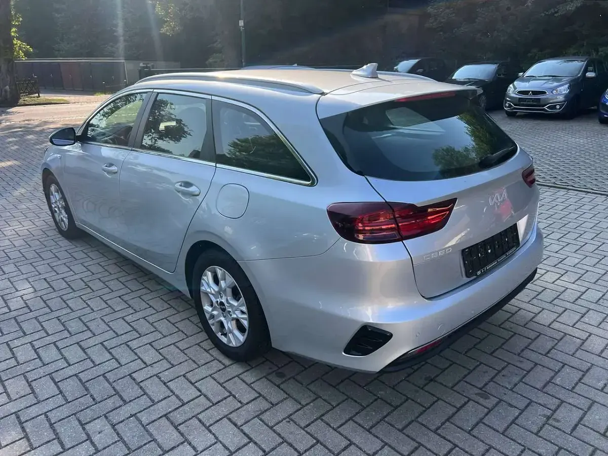 Gebraucht Kia Ceed Sportswagon Vision 140 PS (102 kW) 2024 (kcs) sparklingsilber met. Kombi